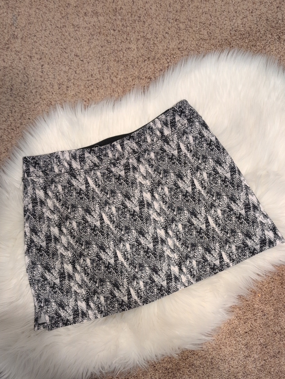 4/$20 Tranquility by Colorado Clothing Black & White Patterned Mini Skort